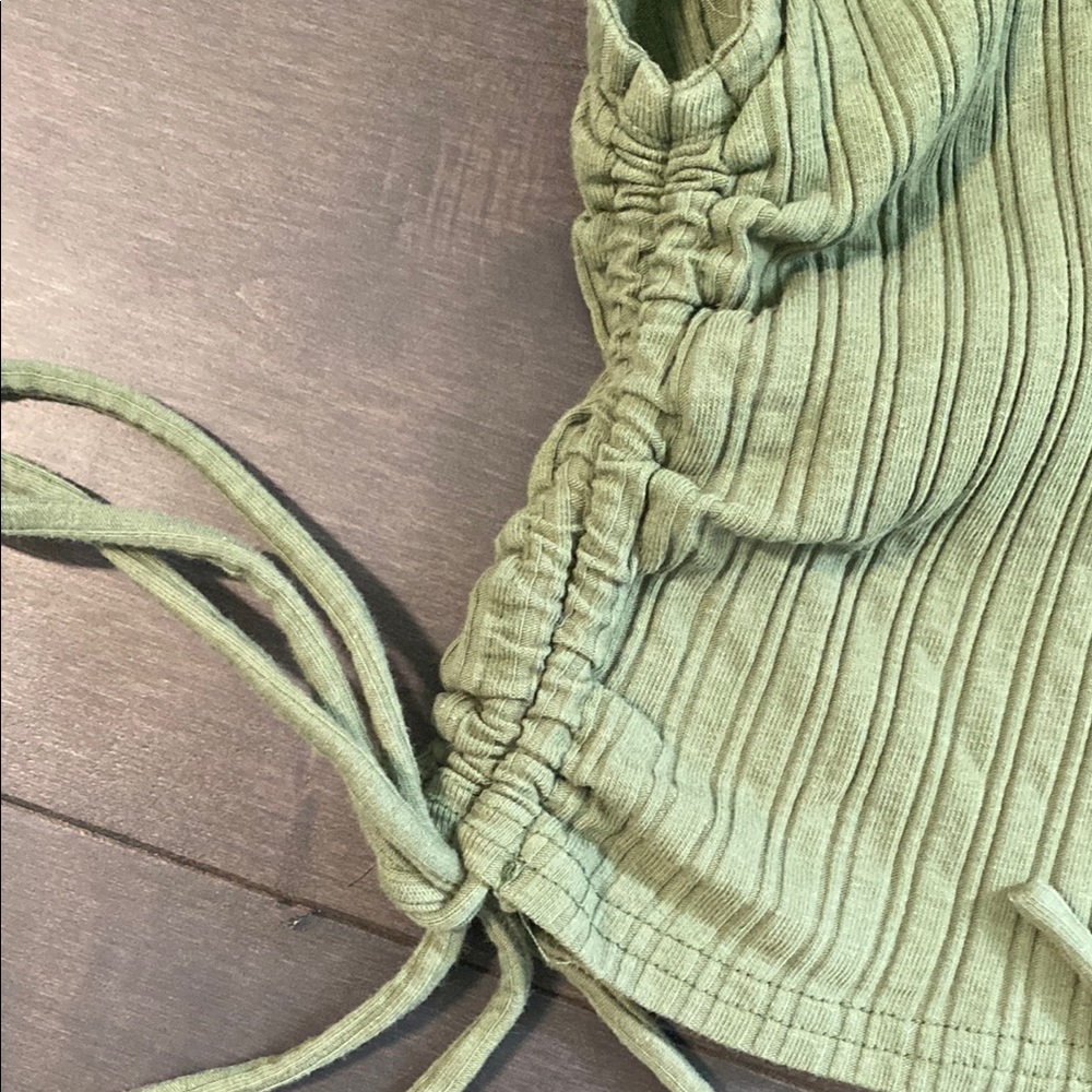 Green Ribbed Cropped Tank Top - Picture 3 of 4